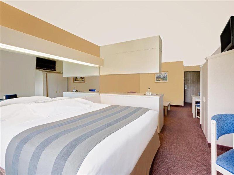 Microtel Inn & Suites By Wyndham Joplin Esterno foto
